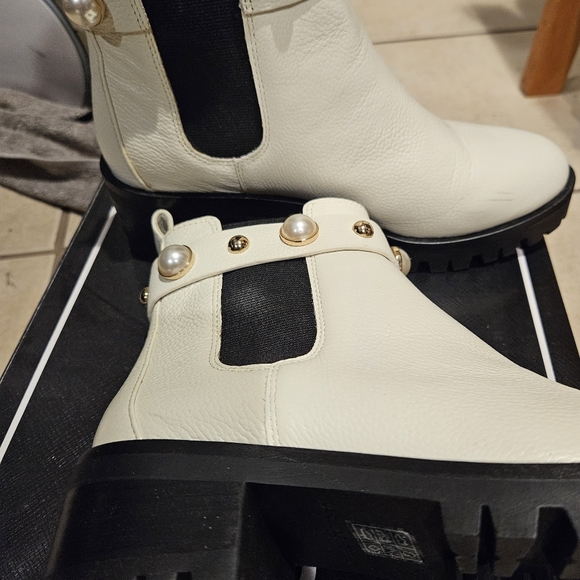 Booties - Picture 4 of 6